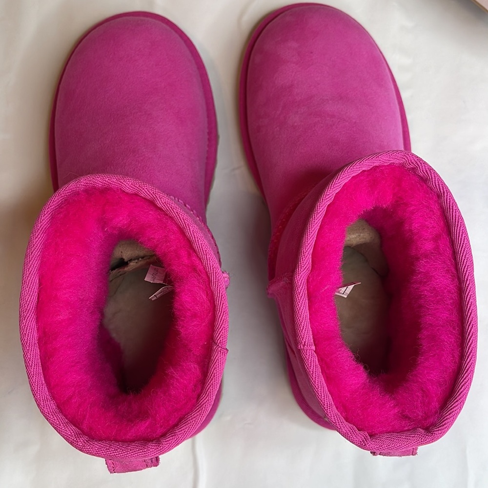 HOT PINK UGG - Picture 2 of 5